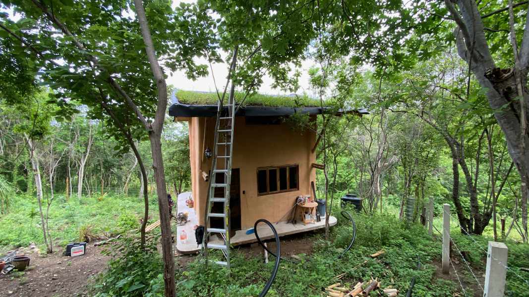 Muro de bahareque en construcción